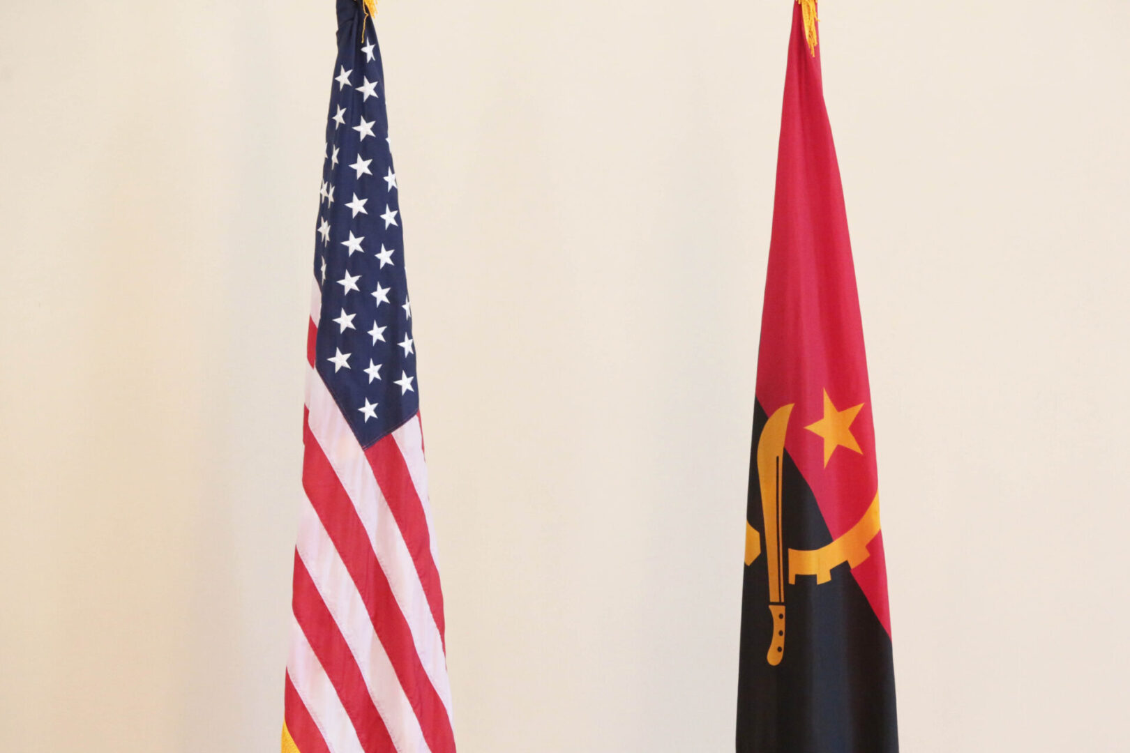 bandeiras_do_e_u_a_e_angola