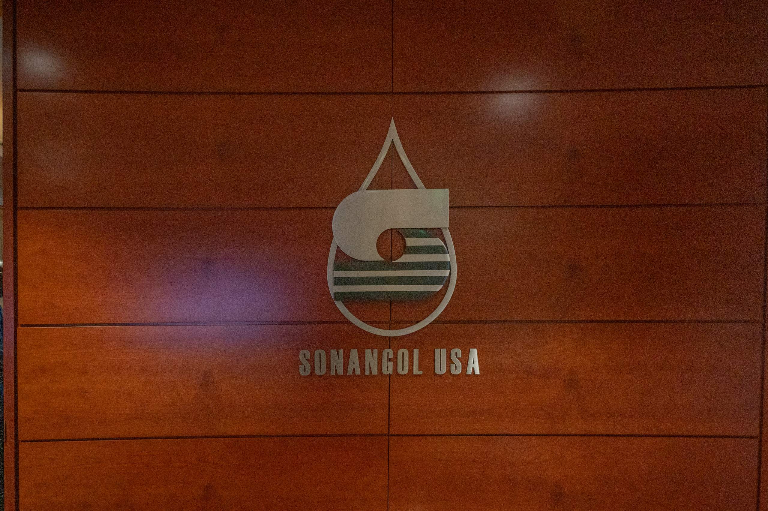 Visita de Cortesia à Sonangol USA 4
