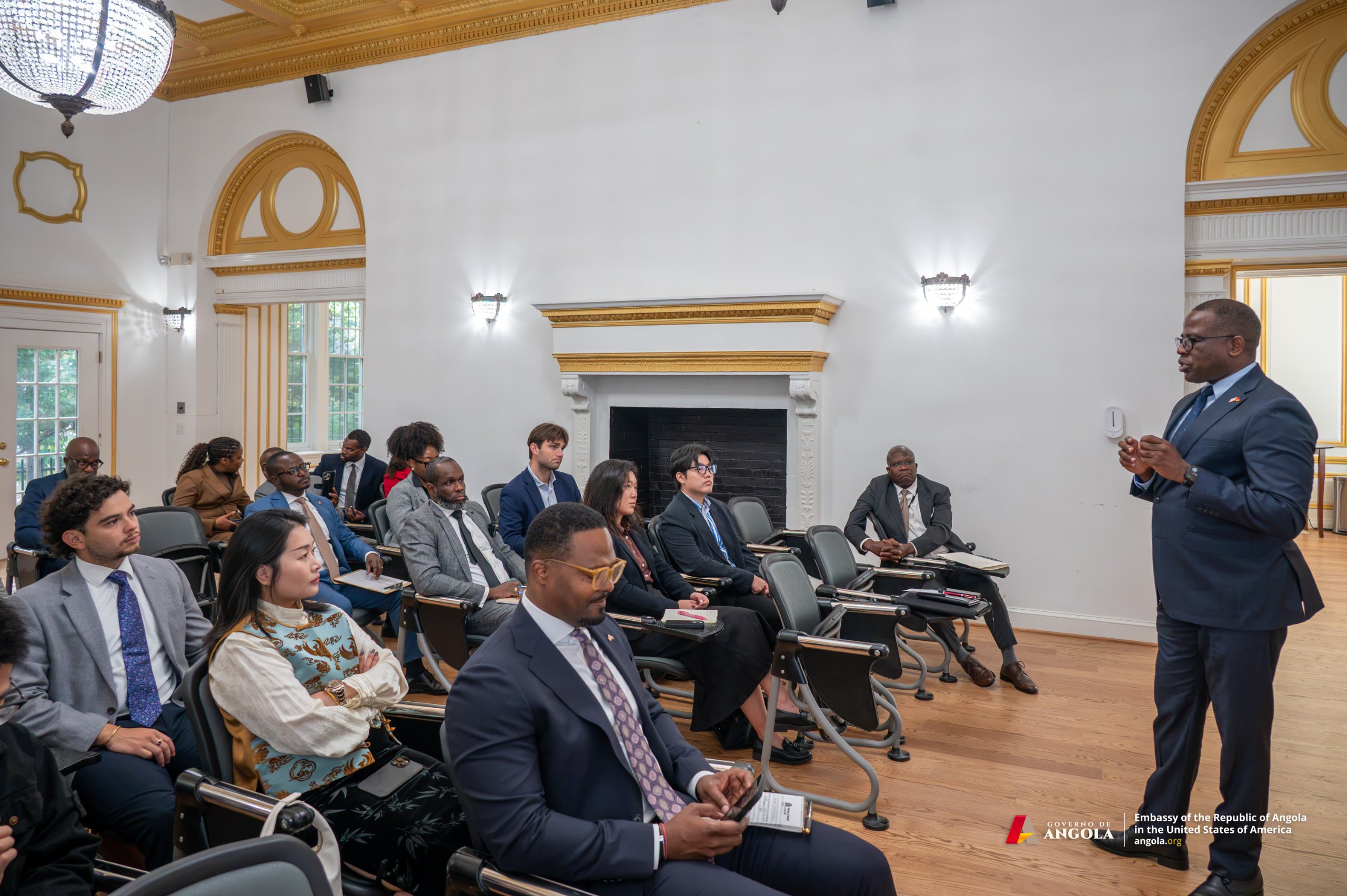 2026-10-05 Visita-Estudantes-Johns-Hopkins-SAIS 011