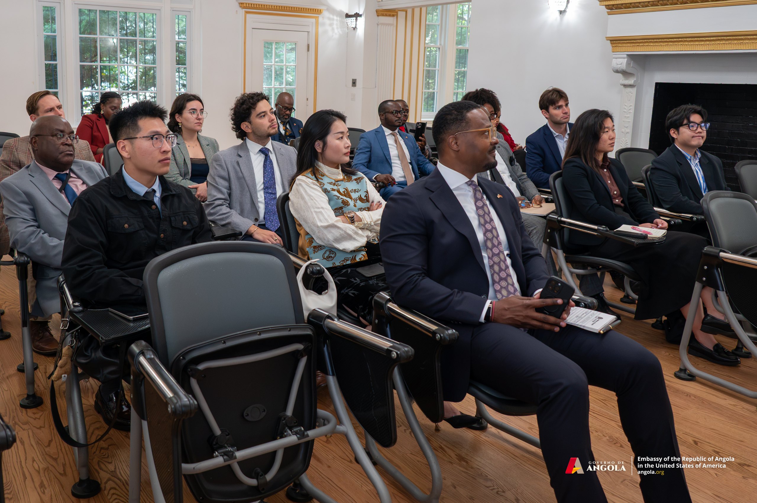 2026-10-05 Visita-Estudantes-Johns-Hopkins-SAIS 012